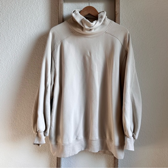 LIT Active Whisper Oversized Turtleneck in Cream sz: Small - Picture 3 of 11